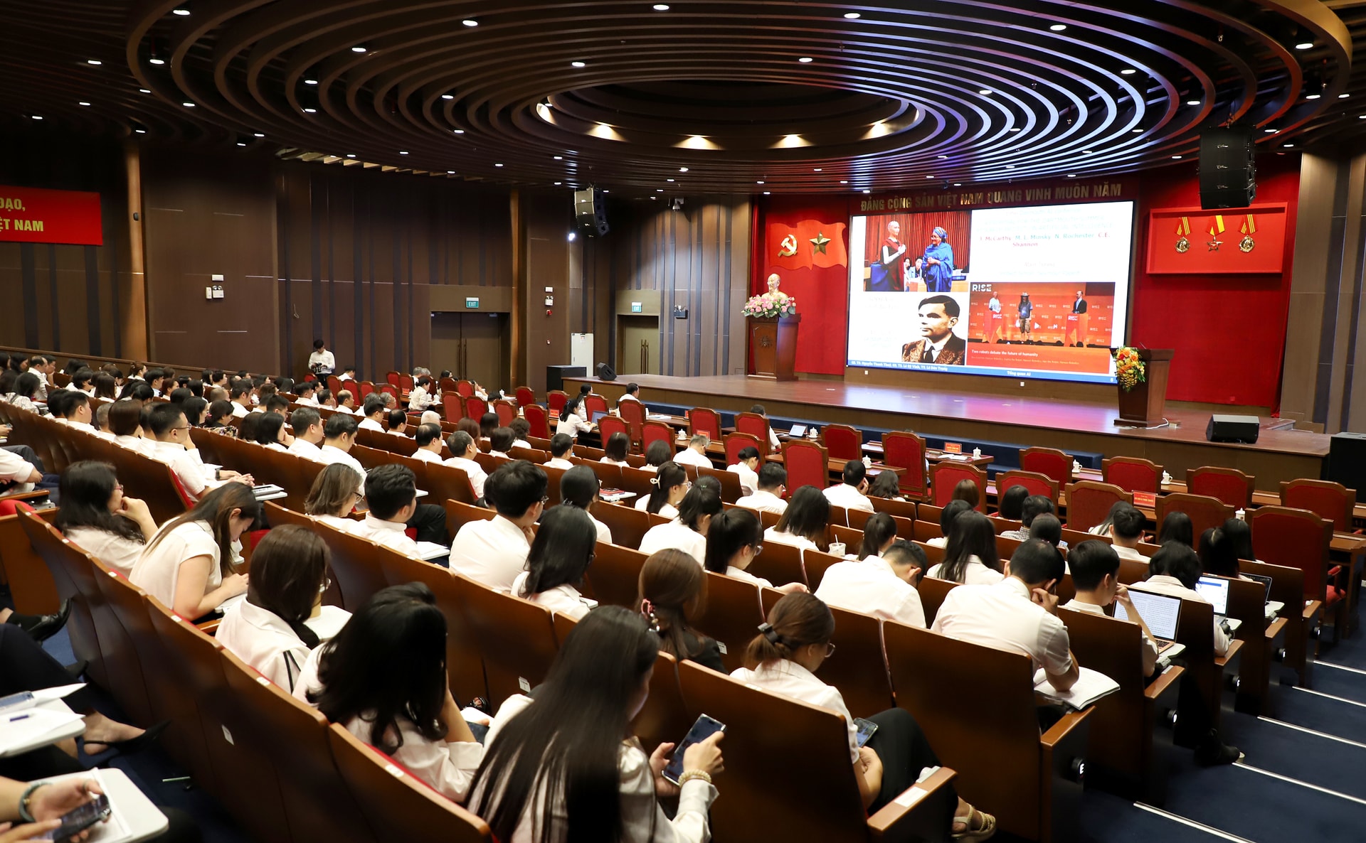 tandtc-tri-tue-nhan-tao-4-.jpg