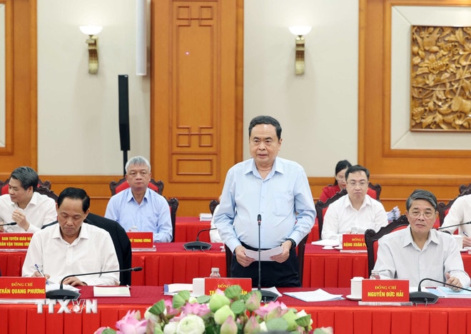 ttxvn-tong-bi-thu-to-lam-chu-tri-buoi-lam-viec-cua-bo-chinh-tri-voi-ban-thuong-vu-dang-uy-quoc-hoi-8269118-2.jpg
