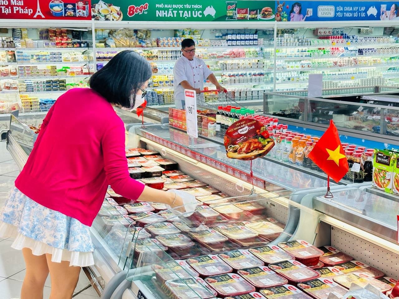 khach-hang-mua-sam-mat-hang-thit-sach-meatdeli.jpg
