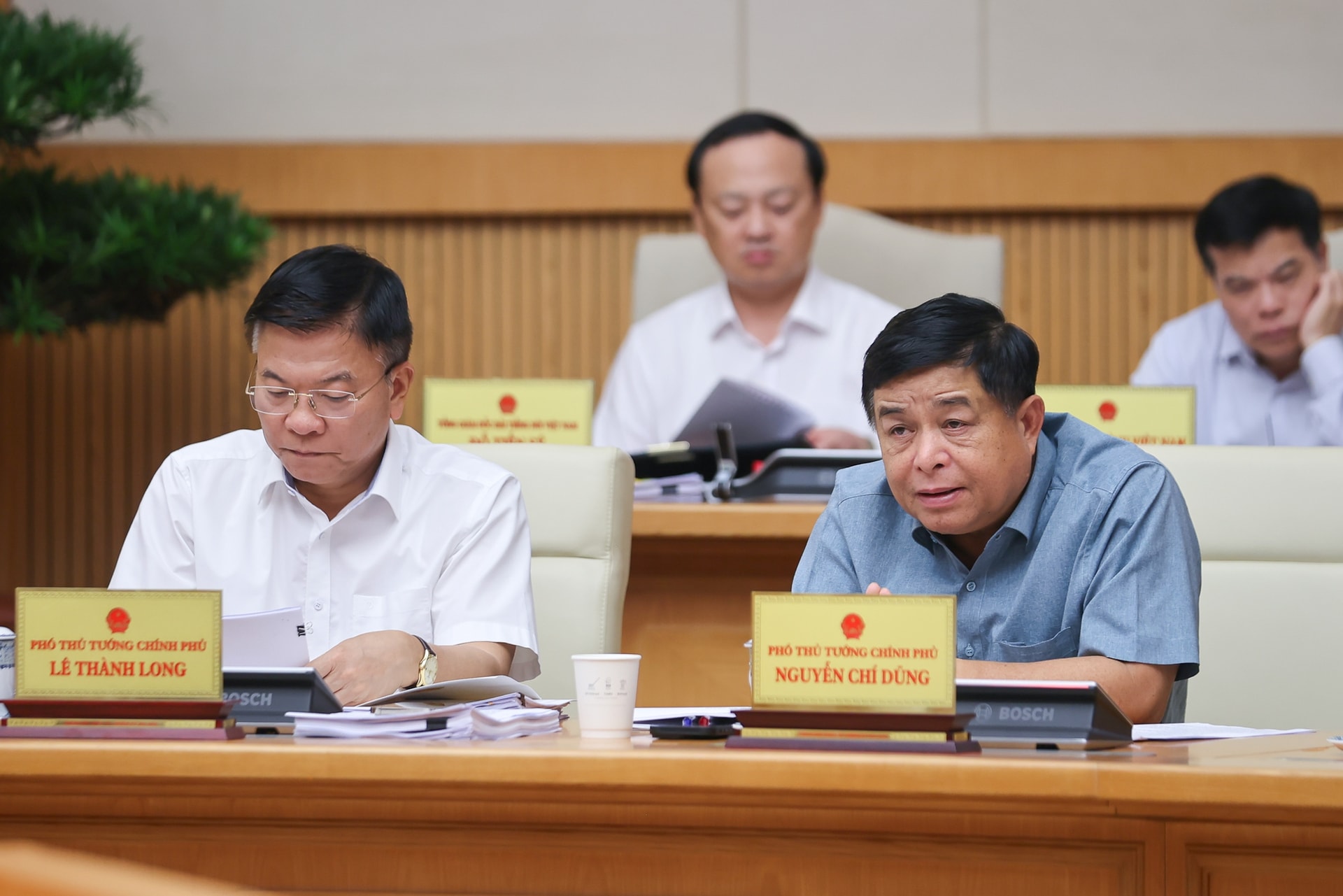 Thủ tướng: Tháo gỡ các vướng mắc pháp luật đang cản trở kiến tạo, phát triển nhanh và bền vững- Ảnh 7.