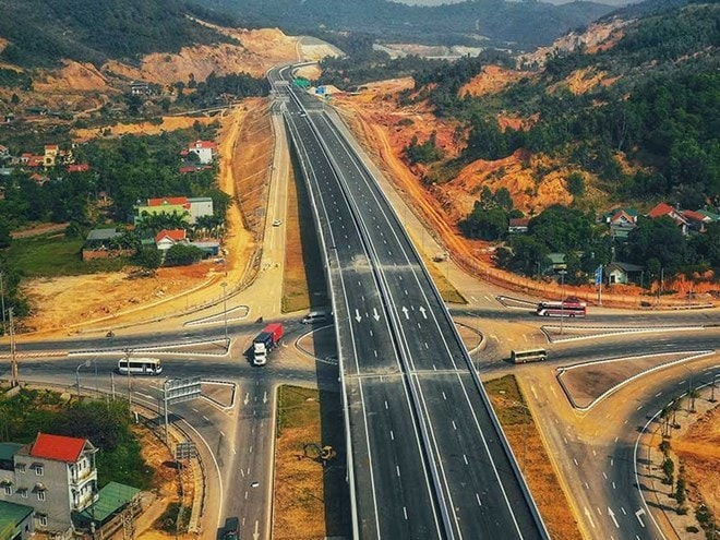 Thủ tướng biểu dương các chủ đầu tư, Ban Quản lý dự án, đơn vị tư vấn, thi công các công trình trọng điểm quốc gia- Ảnh 1.