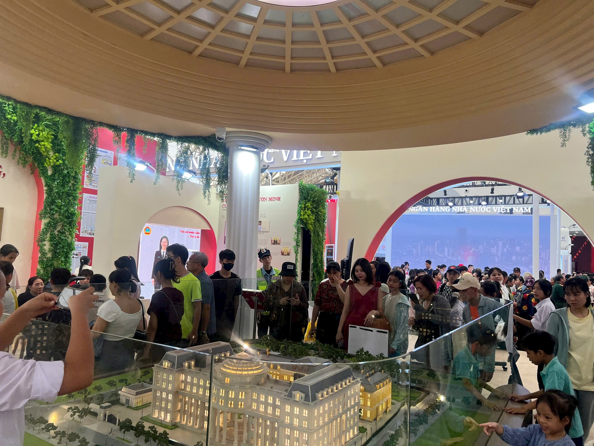 trien-lam-80-nam-2-.jpg