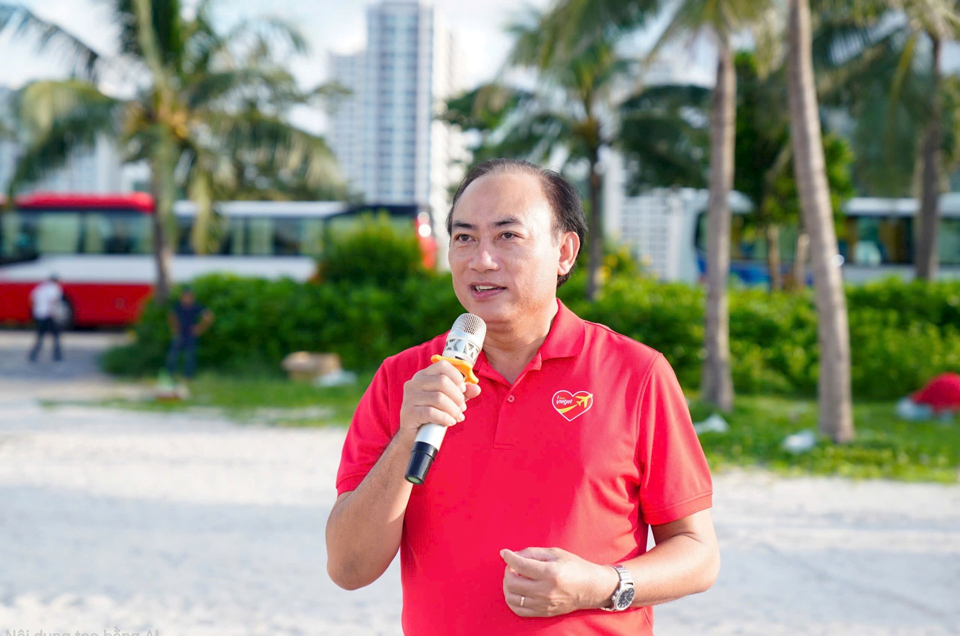 a5chien-binh-vietjet-dong-loat-ra-quan-lam-sach-bien-ha-long.jpg