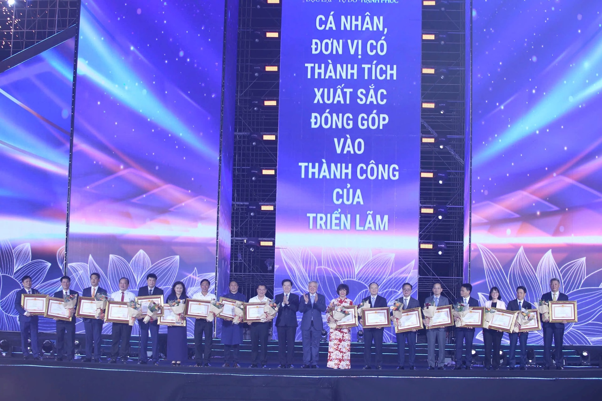 be-mac-trien-lam-2.jpg