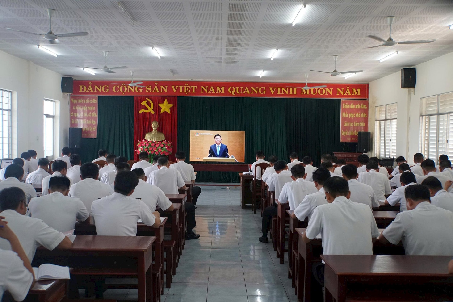 6.-cac-don-vi-trong-toan-vung-2-to-chuc-hoc-tap-nghi-quyet-nghiem-tuc.jpg