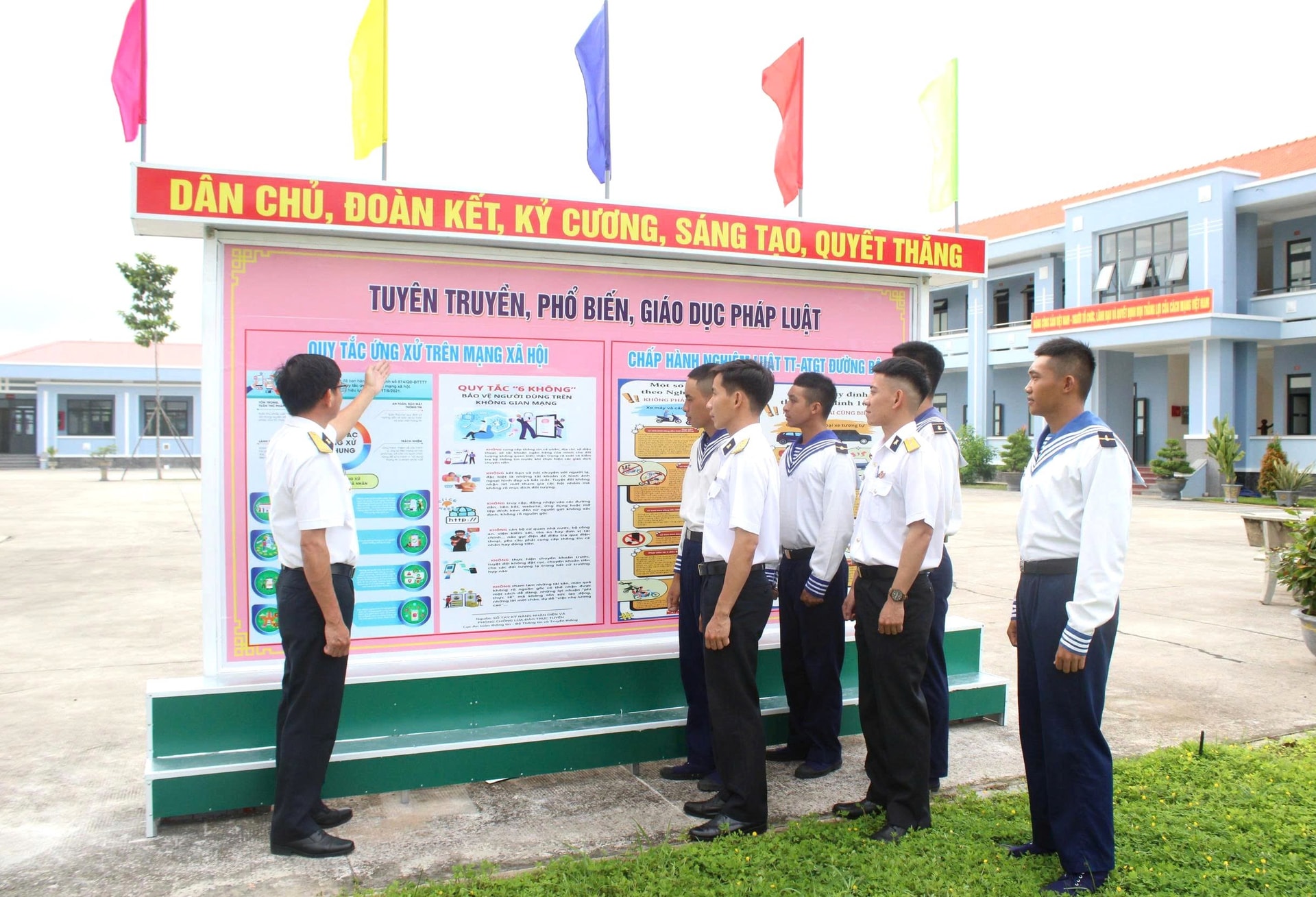 anh-1-tram-96-tuyen-truyen-pho-bien-phap-luat-cho-doan-vien-thanh-nien.jpg