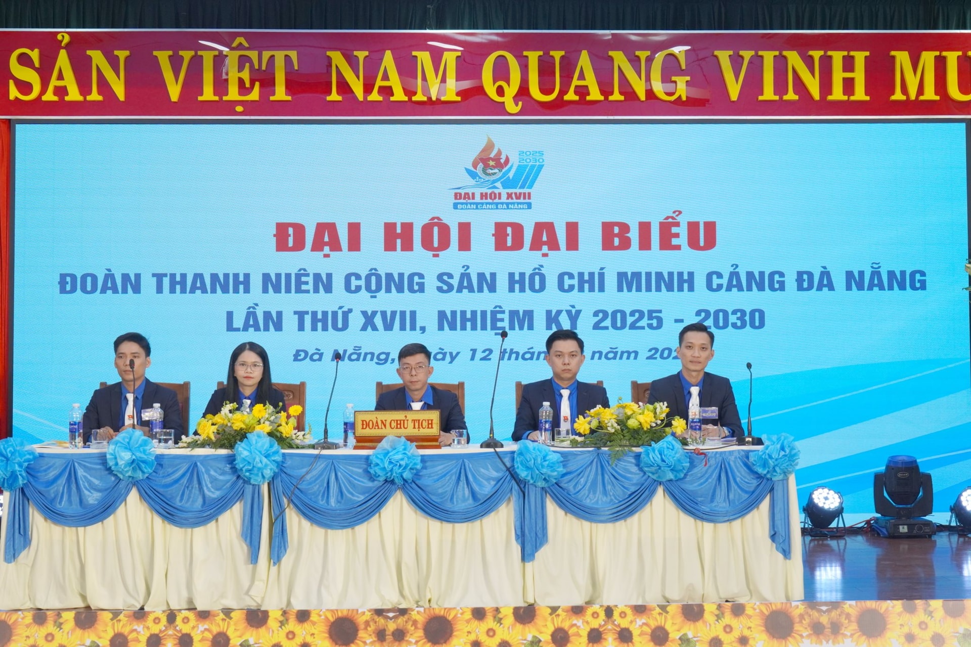 doan-thanh-nien-cang-da-nang1.jpg