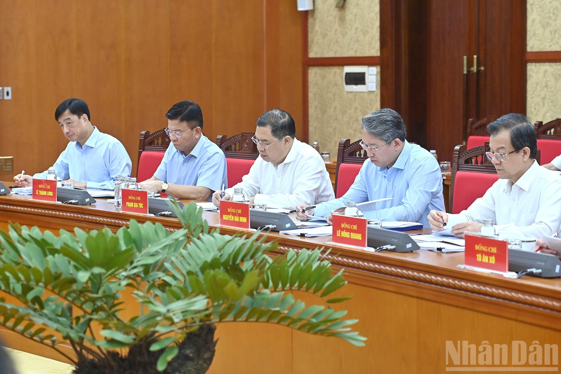 Các đồng chí lãnh đạo Đảng, Nhà nước và đại biểu tham dự cuộc làm việc . ndo_br_a5-bnd-6835.jpg