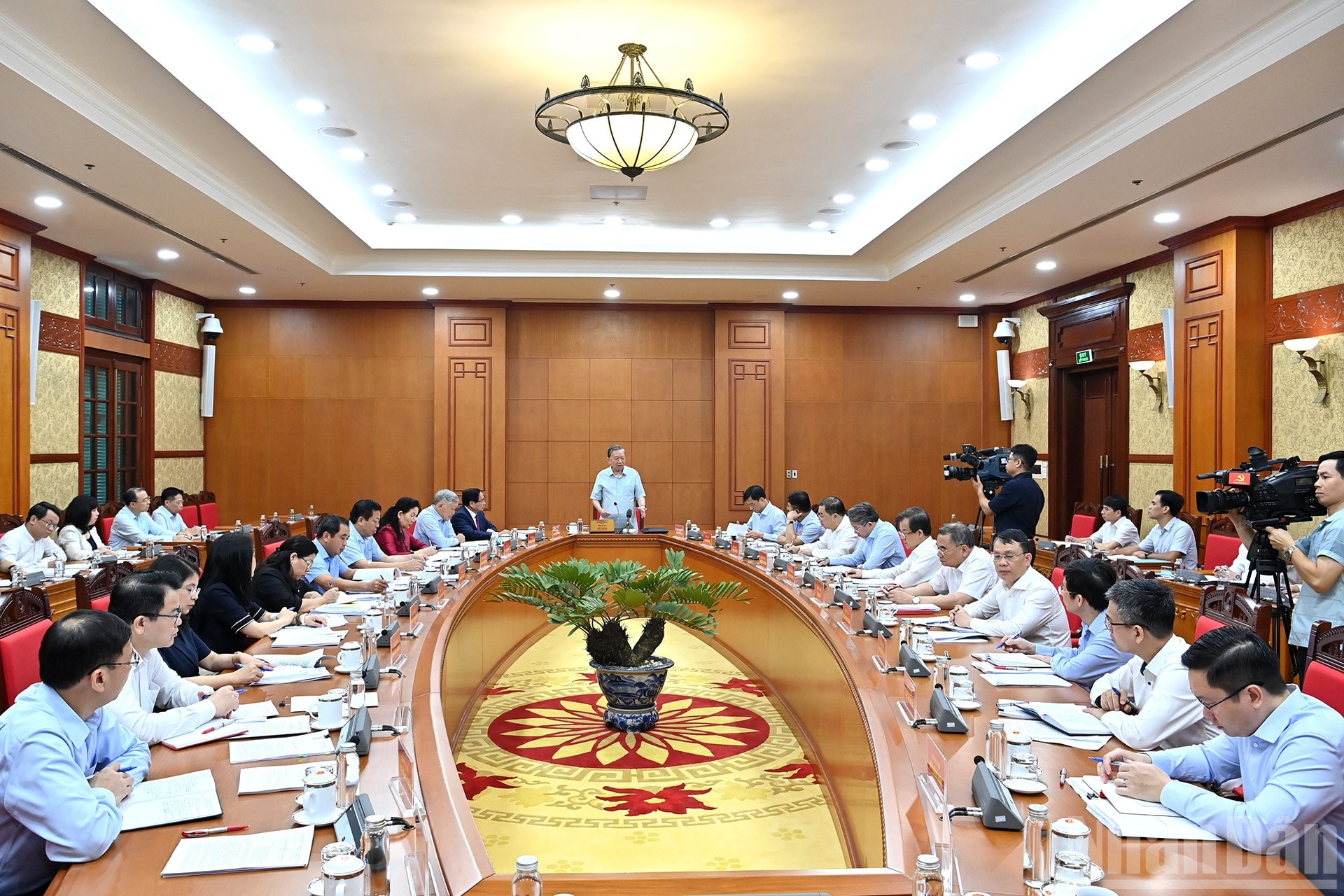 Quang cảnh cuộc làm việc tại Trụ sở Trung ương Đảng. ndo_br_a9-bnd-6895.jpg