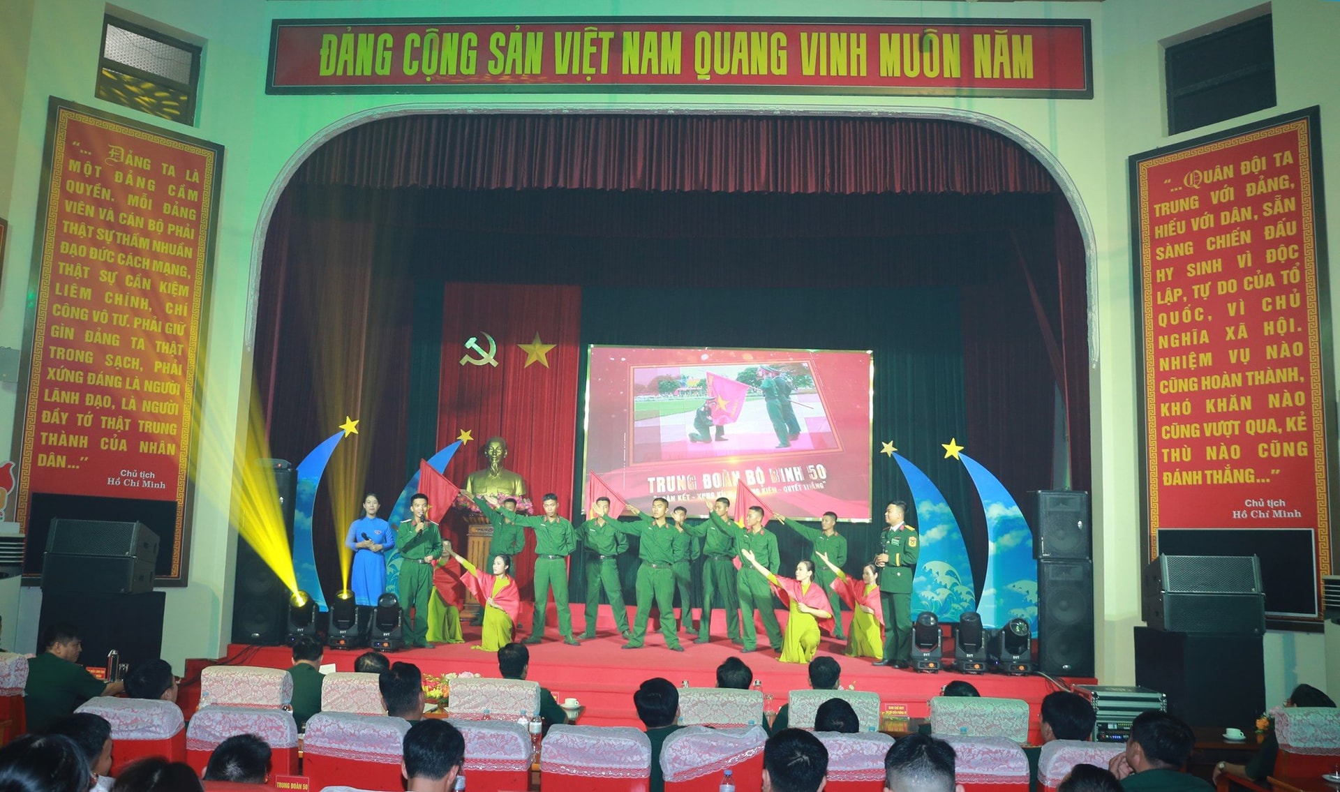 05_phan-thi-tuyen-truyen-cua-doi-doan-co-so-trung-doan-50-ee3810624cf1497089ea35d757b5a956.jpg