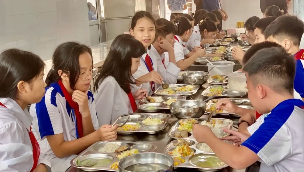 hoc-sinh-can-duoc-cung-cap-nhung-suat-an-ban-tru-dam-bao-chat-luong-va-dinh-luong-anh-nam-du(1).jpg