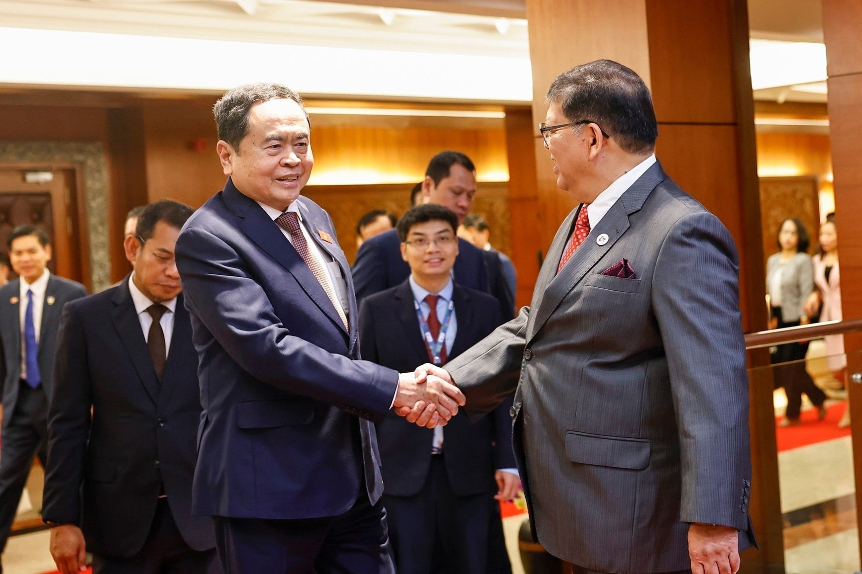 vna-potal-chu-tich-quoc-hoi-tran-thanh-man-hoi-dam-voi-chu-tich-ha-vien-malaysia-tansri-dato-johari-bin-abdul-8283943.jpg