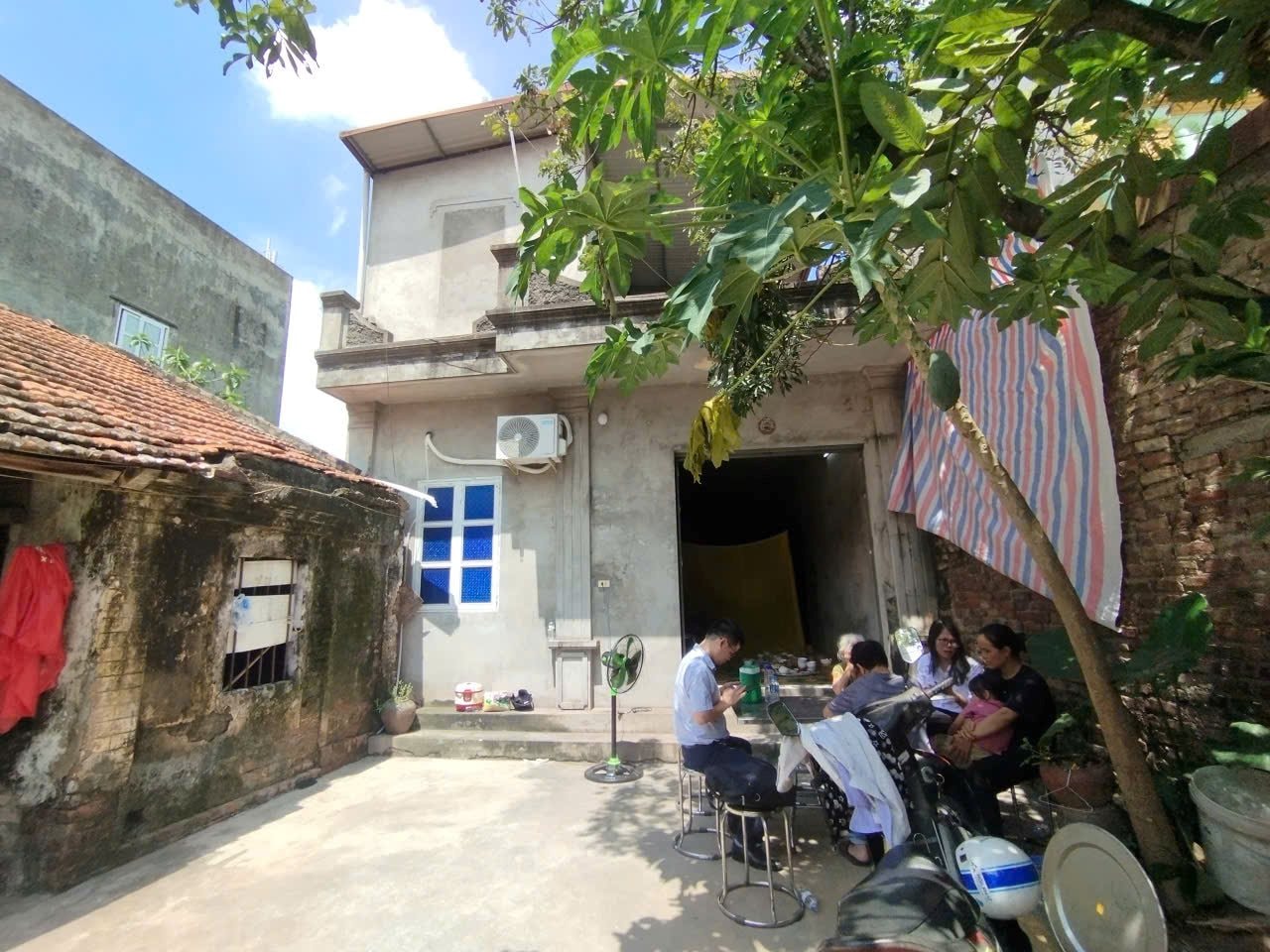 vu-nu-sinh-bi-xe-bon-can-tu-vong.jpg