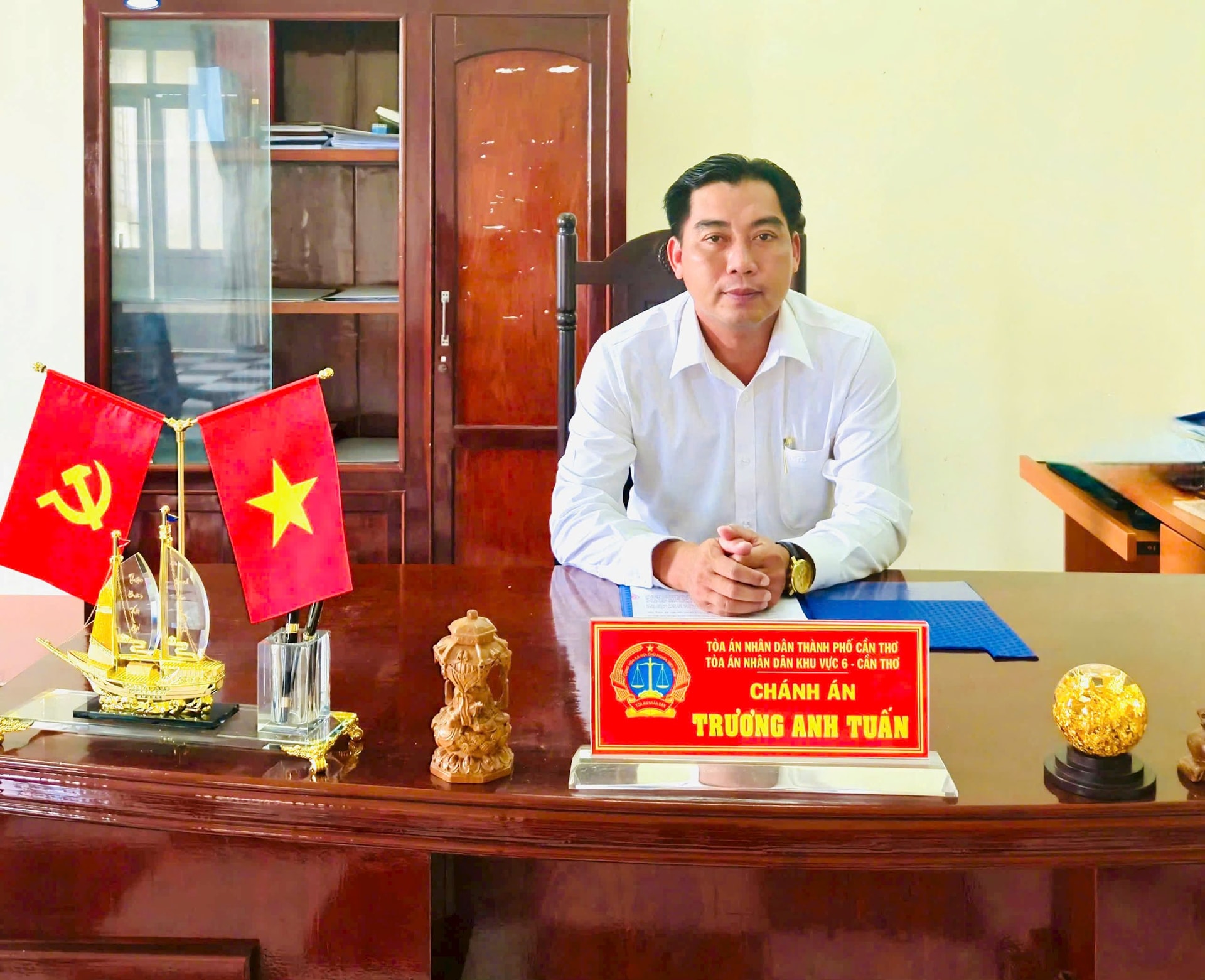 chanh-an-truong-anh-tuan.jpg