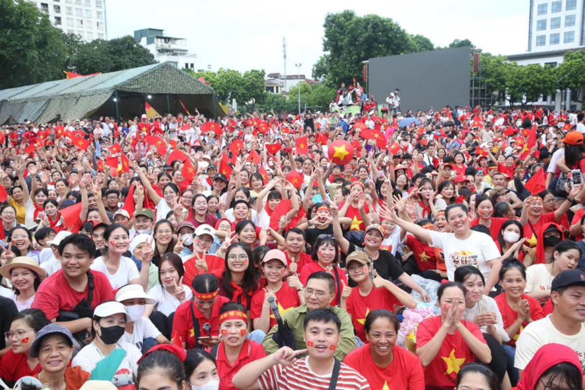 ha-noi-thu-hut-thu-hut-dong-dao-du-khach-trong-va-ngoai-nuoc..png