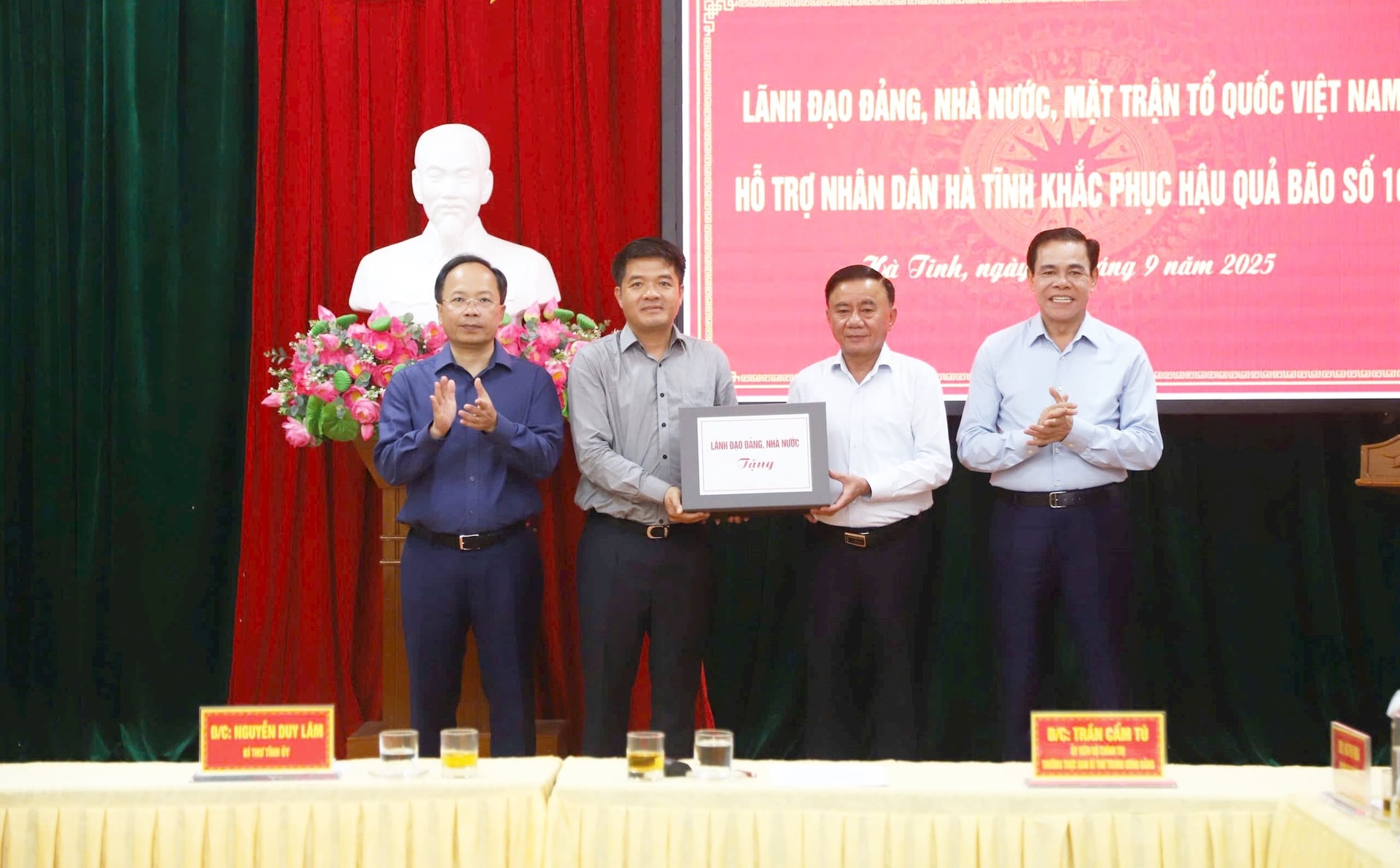 thuong_truc_ban_bi_thu_004.jpg
