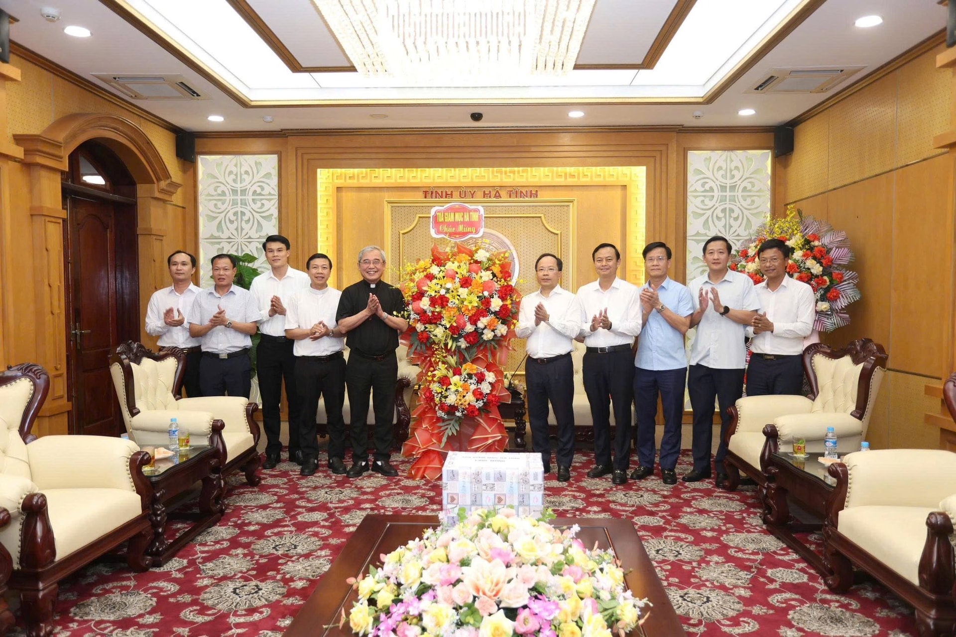 cac_ton_giao_chuc_mung_2.jpg