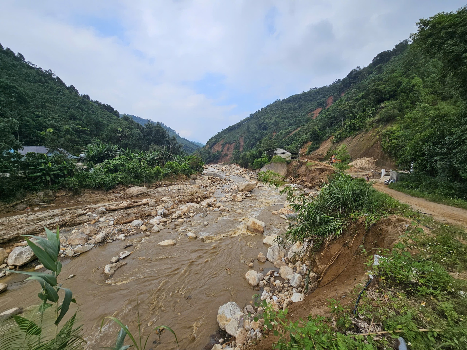 long-suoi-1.jpg