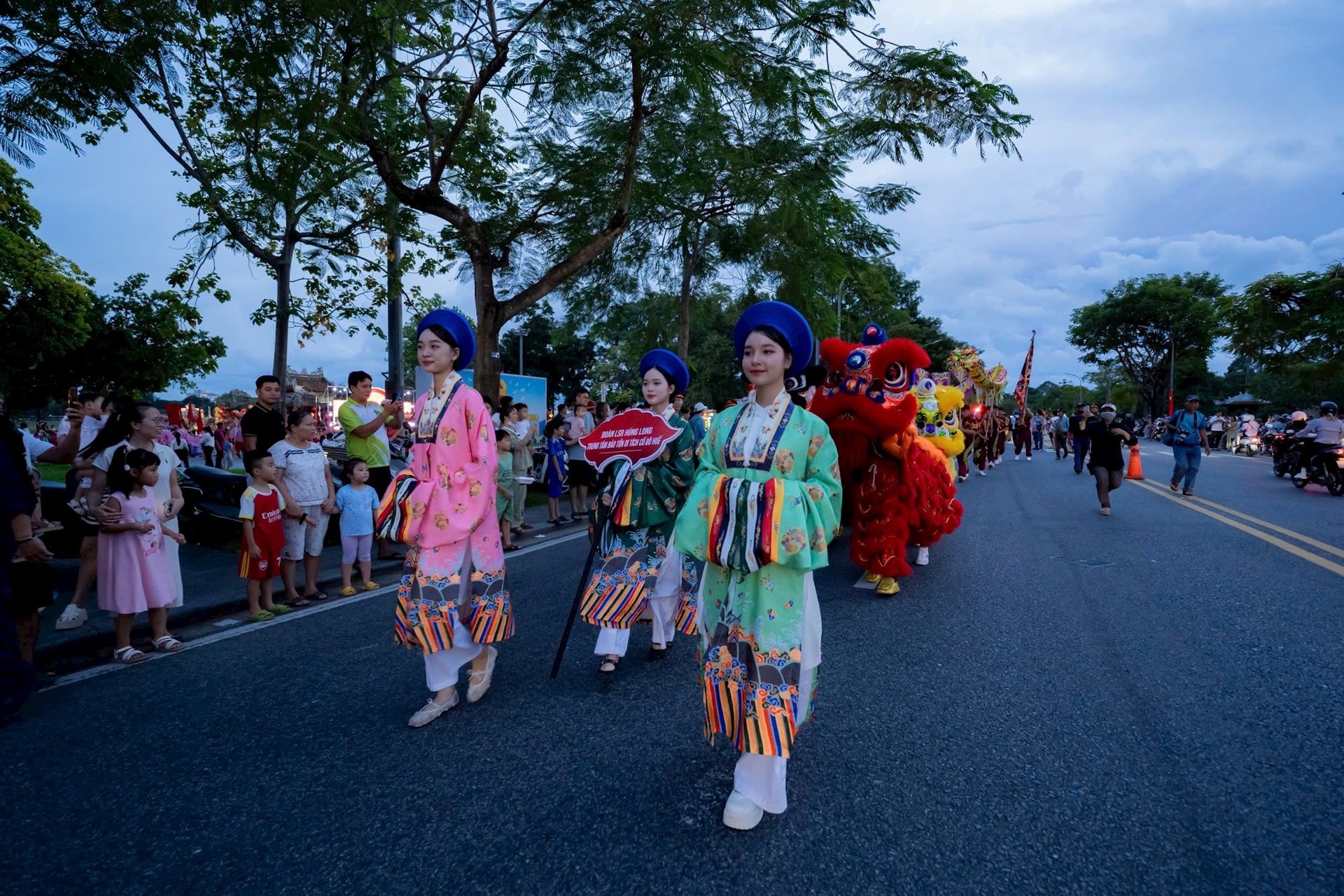 lan-su-rong-trung-thu-4-1759583381506386219914.jpg