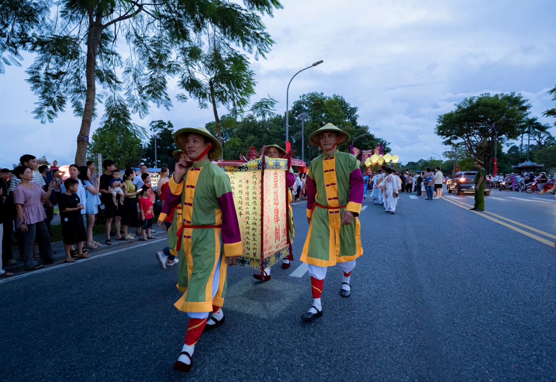 lan-su-rong-trung-thu-6-17595834219121616318687.jpg