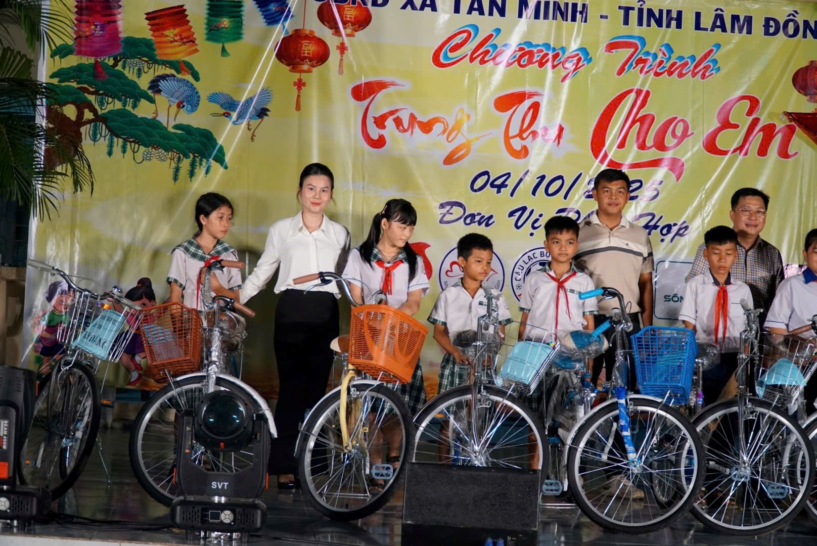 lam-dong-trung-thu-xa-tan-minh-2.jpg