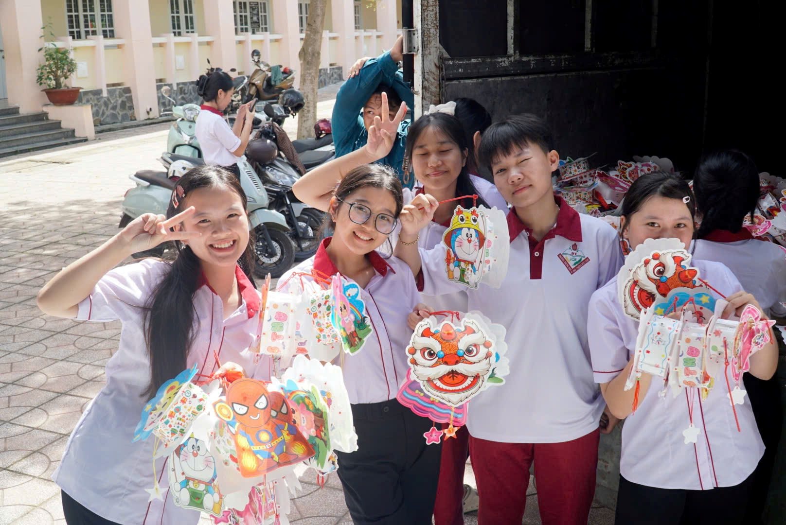lam-dong-trung-thu-xa-tan-minh-4.jpg