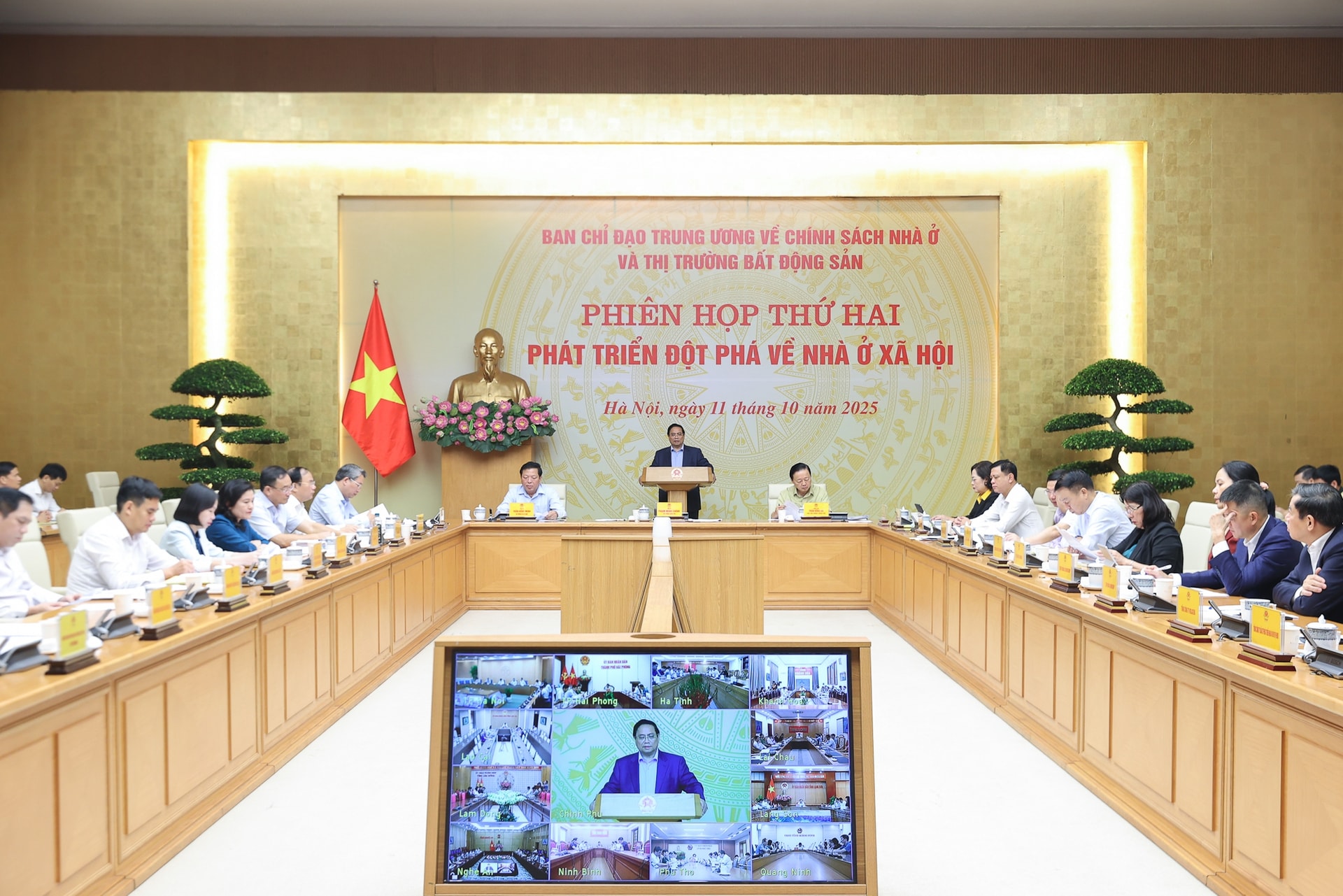 Thủ tướng chủ trì phiên họp về phát triển đột phá nhà ở xã hội- Ảnh 1.