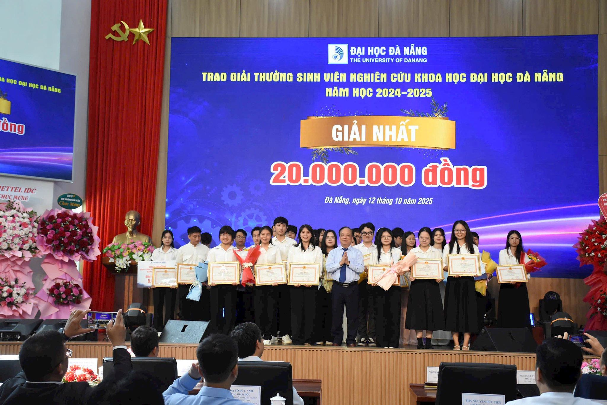 12-10-trao-giai9.jpg