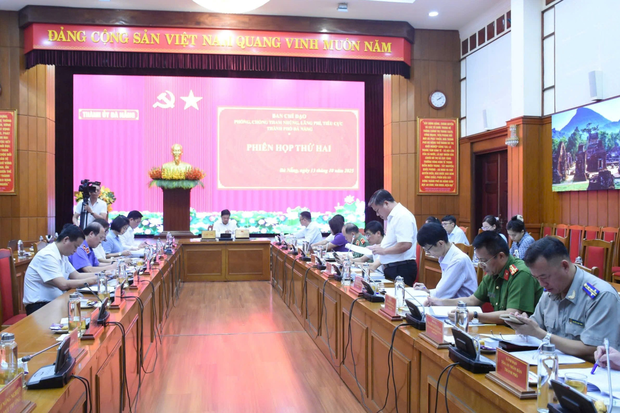 13-10-tham-nhung10.jpg