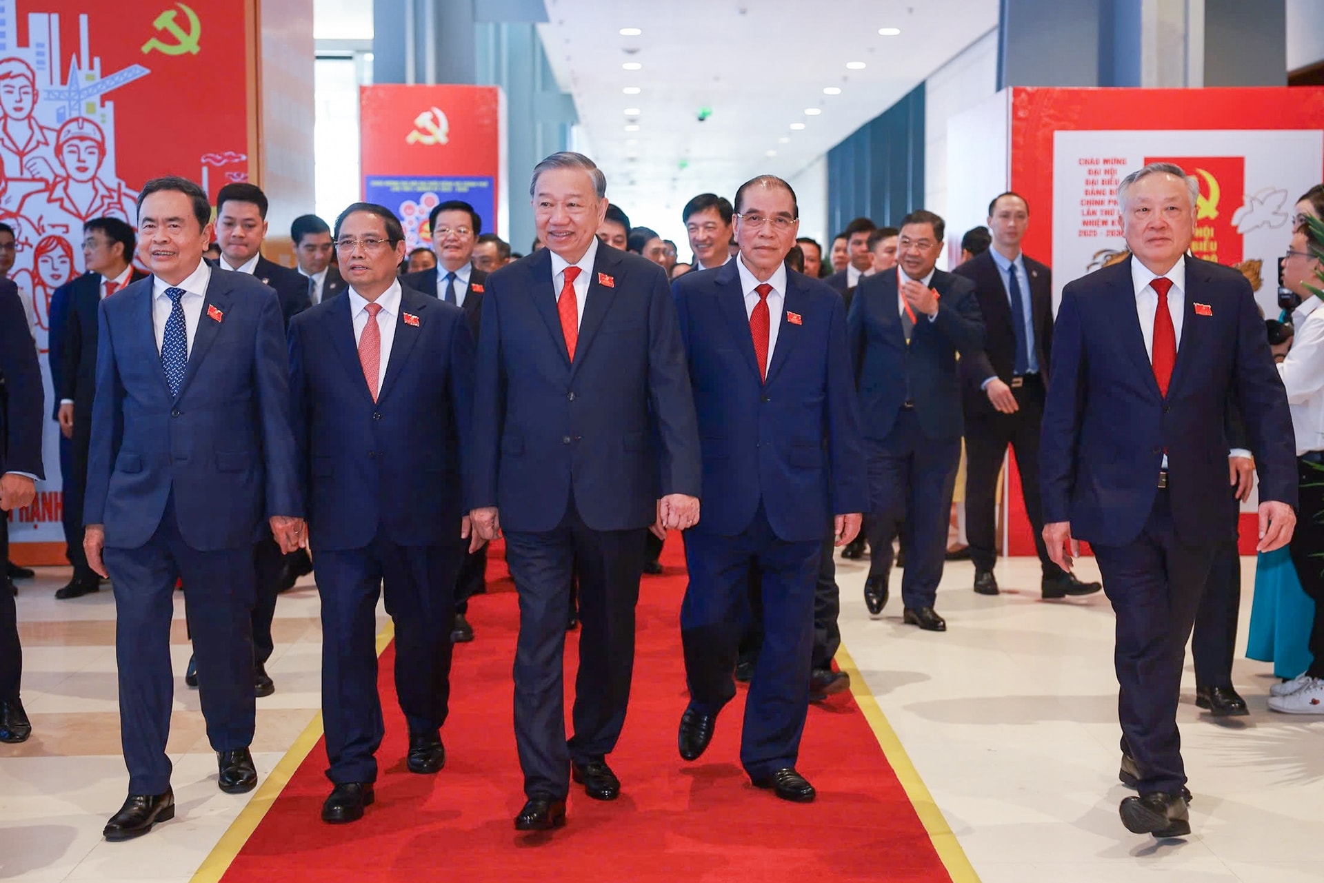 Tổng Bí thư Tô Lâm nhấn mạnh 3 yêu cầu và 5 định hướng công tác trọng tâm với Đảng bộ Chính phủ- Ảnh 4. Tổng Bí thư Tô Lâm nhấn mạnh 3 yêu cầu và 5 định hướng công tác trọng tâm với Đảng bộ Chính phủ- Ảnh 4.