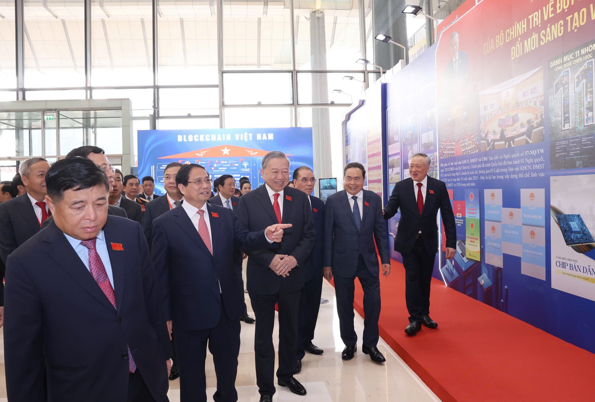 Tổng Bí thư Tô Lâm nhấn mạnh 3 yêu cầu và 5 định hướng công tác trọng tâm với Đảng bộ Chính phủ- Ảnh 5. Tổng Bí thư Tô Lâm nhấn mạnh 3 yêu cầu và 5 định hướng công tác trọng tâm với Đảng bộ Chính phủ- Ảnh 5.