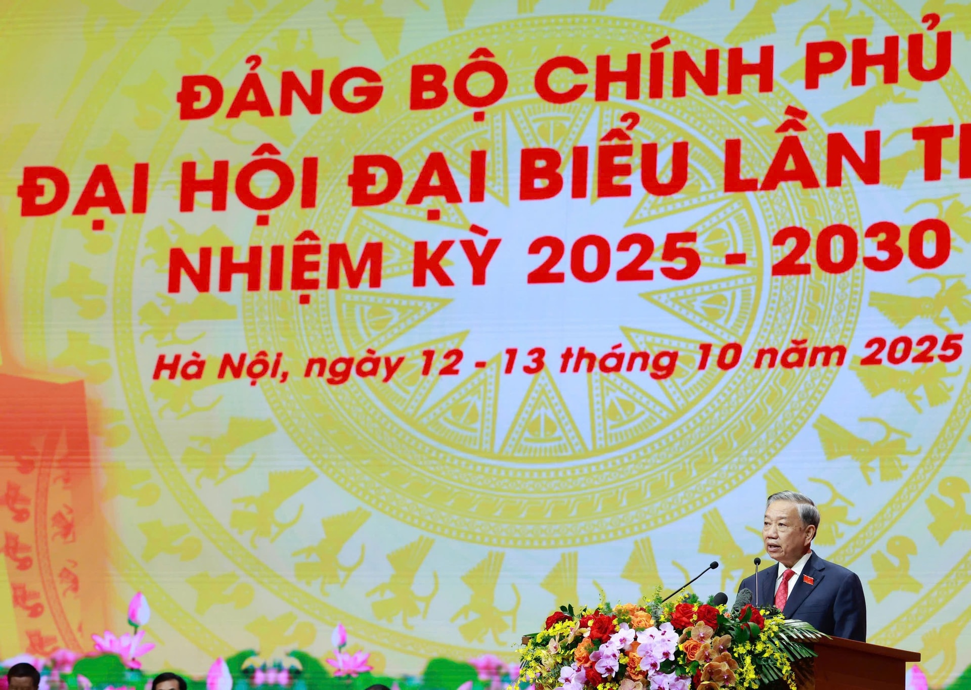 Tổng Bí thư Tô Lâm nhấn mạnh 3 yêu cầu và 5 định hướng công tác trọng tâm với Đảng bộ Chính phủ- Ảnh 2. Tổng Bí thư Tô Lâm nhấn mạnh 3 yêu cầu và 5 định hướng công tác trọng tâm với Đảng bộ Chính phủ- Ảnh 2.