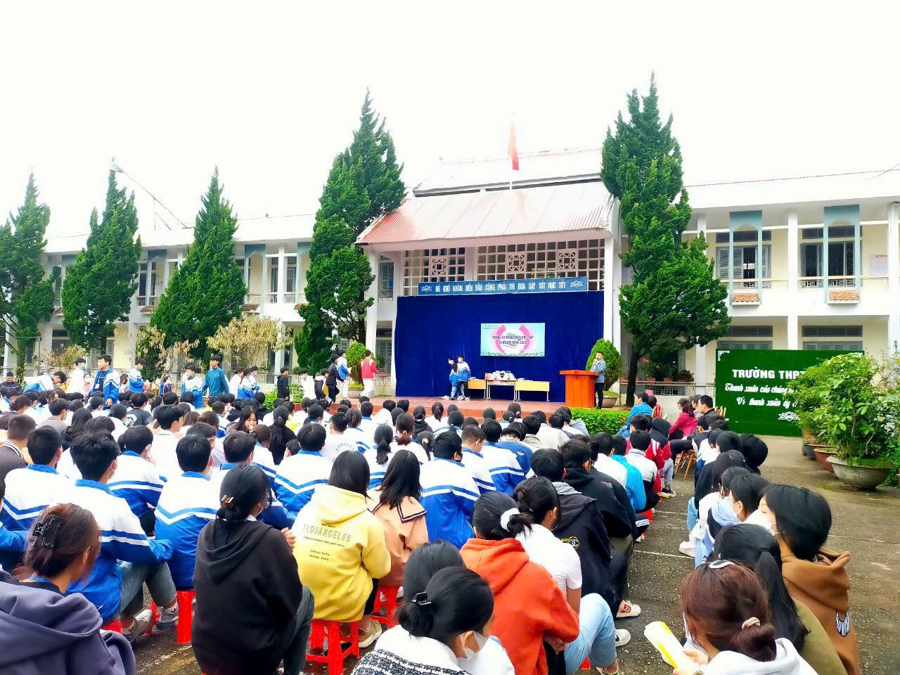 1.-hoat-dong-sinh-hoat-duoi-co.jpg
