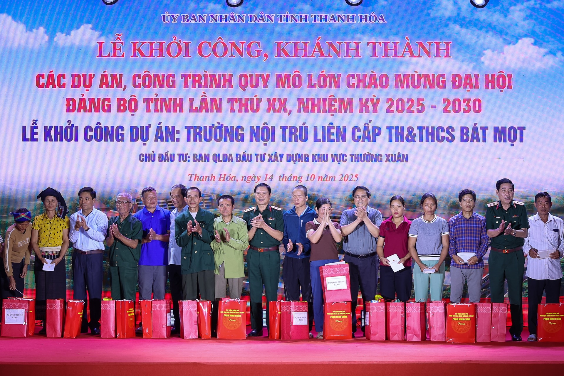 Thủ tướng dự lễ khởi công ngôi trường tại xã vùng núi cao biên giới Thanh Hóa- Ảnh 9.