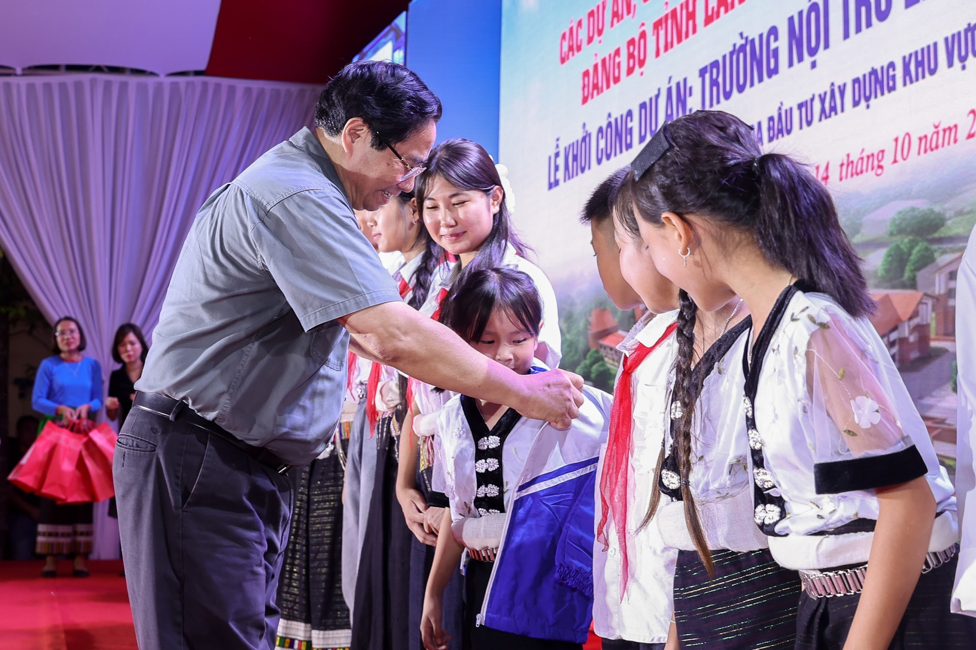 Thủ tướng dự lễ khởi công ngôi trường tại xã vùng núi cao biên giới Thanh Hóa- Ảnh 8.