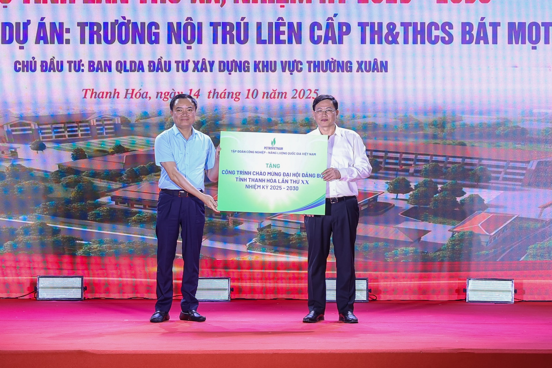 Thủ tướng dự lễ khởi công ngôi trường tại xã vùng núi cao biên giới Thanh Hóa- Ảnh 12.