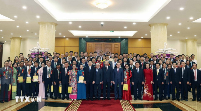 Tổng Bí thư Tô Lâm và các đại biểu. (Ảnh: Thống Nhất/TTXVN) ttxvn-tong-bi-thu-hoi-nong-dan-viet-nam-8.jpg