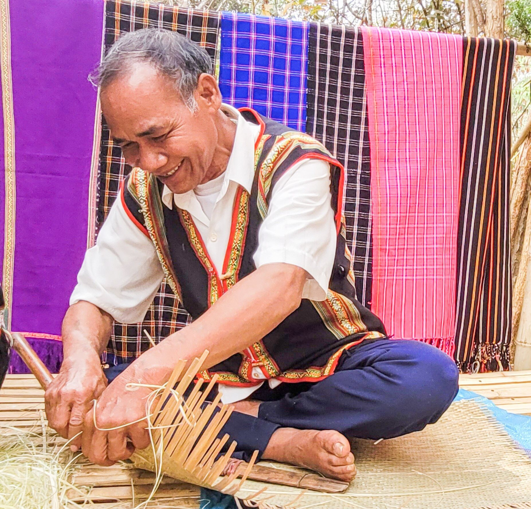 nghe-nhan-a-tut-luon-giu-nhiet-huyet-va-dam-me-voi-nghe(1).jpg
