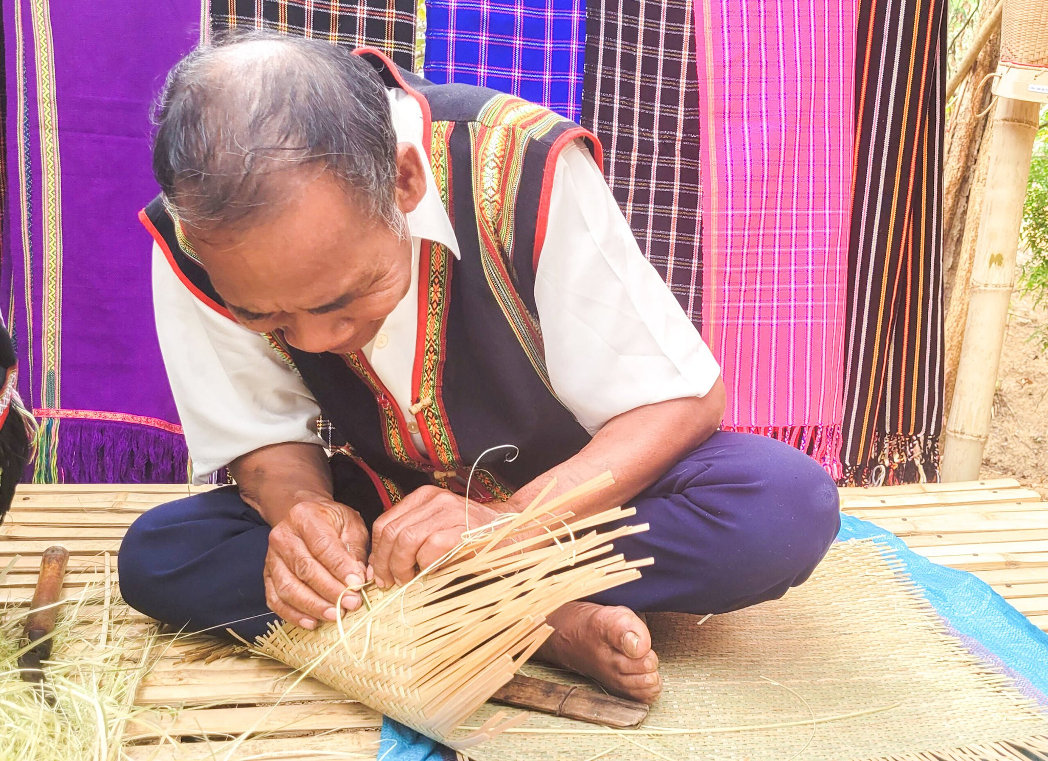 nghe-nhan-a-tut-miet-mai-dan-soi.jpg
