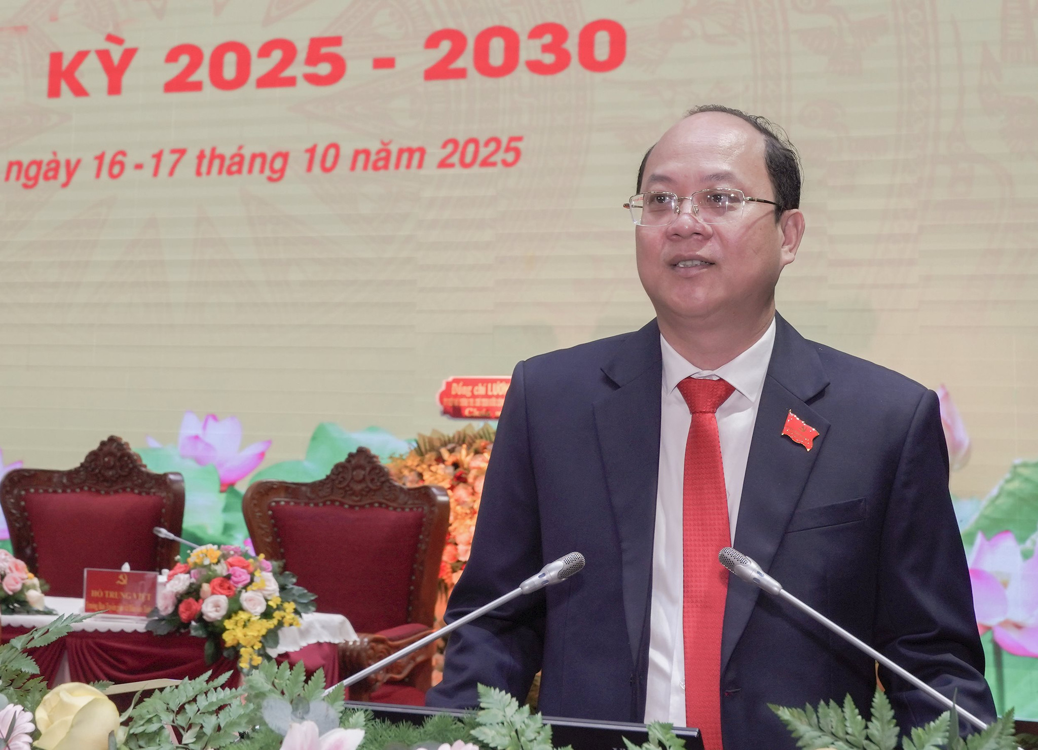 bi-thu-.jpg