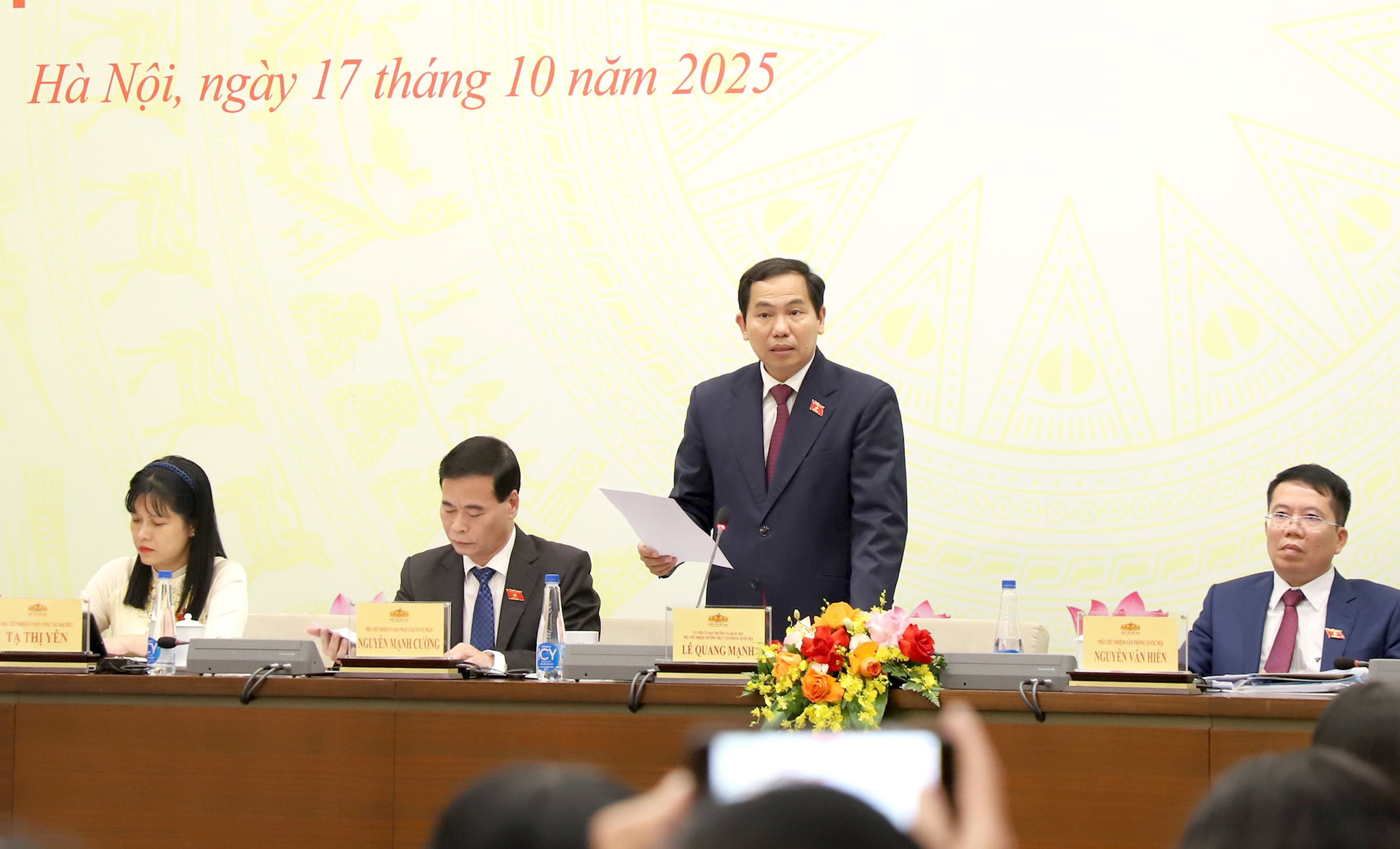 hop-bao-quoc-hoi-5-.jpg