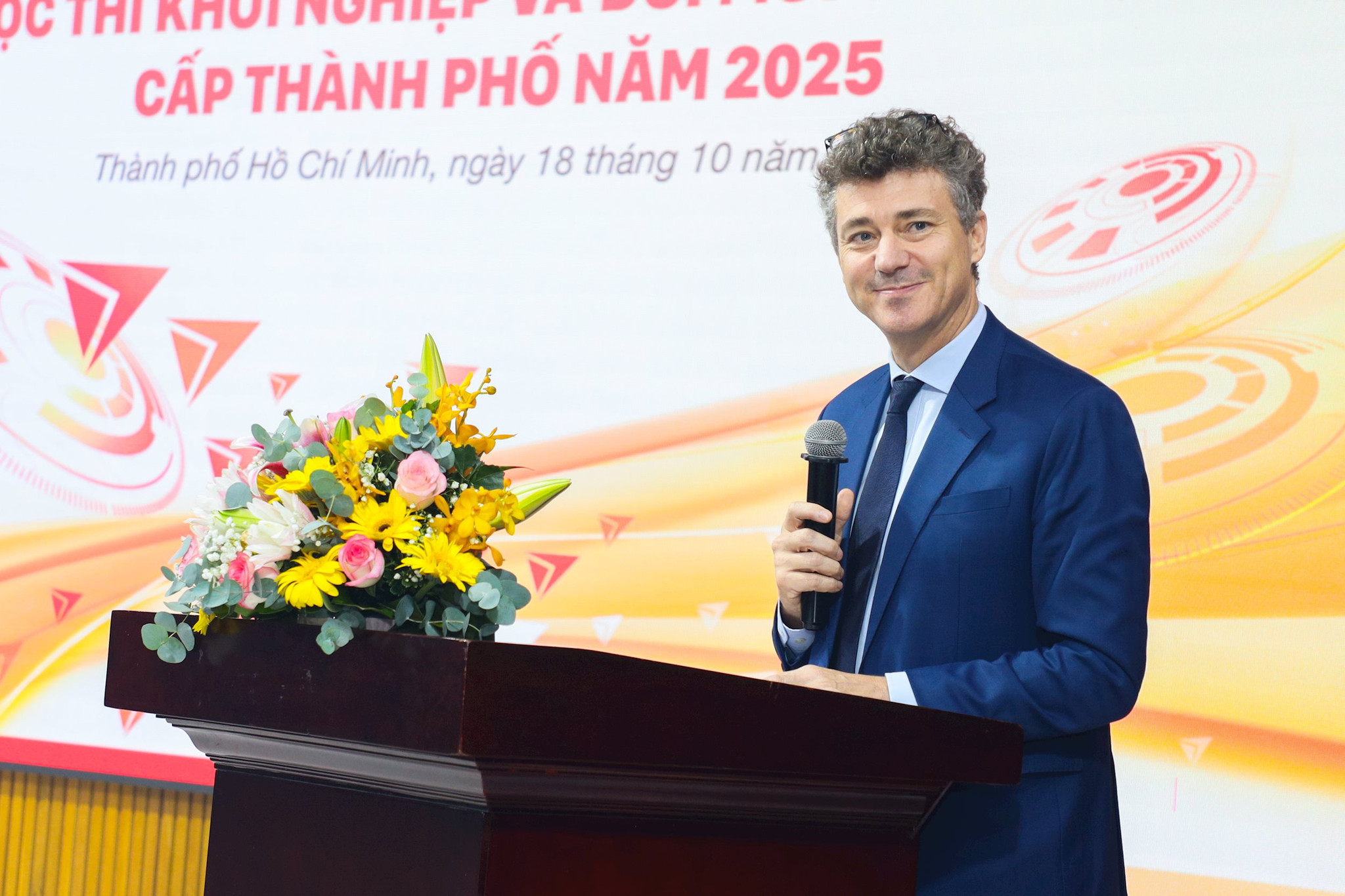 ong-jonathan-baker-truong-dai-dien-unesco-danh-gia-cao-tinh-sang-tao-thuc-tien-cua-cac-y-tuong-tai-cuoc-thi.jpg