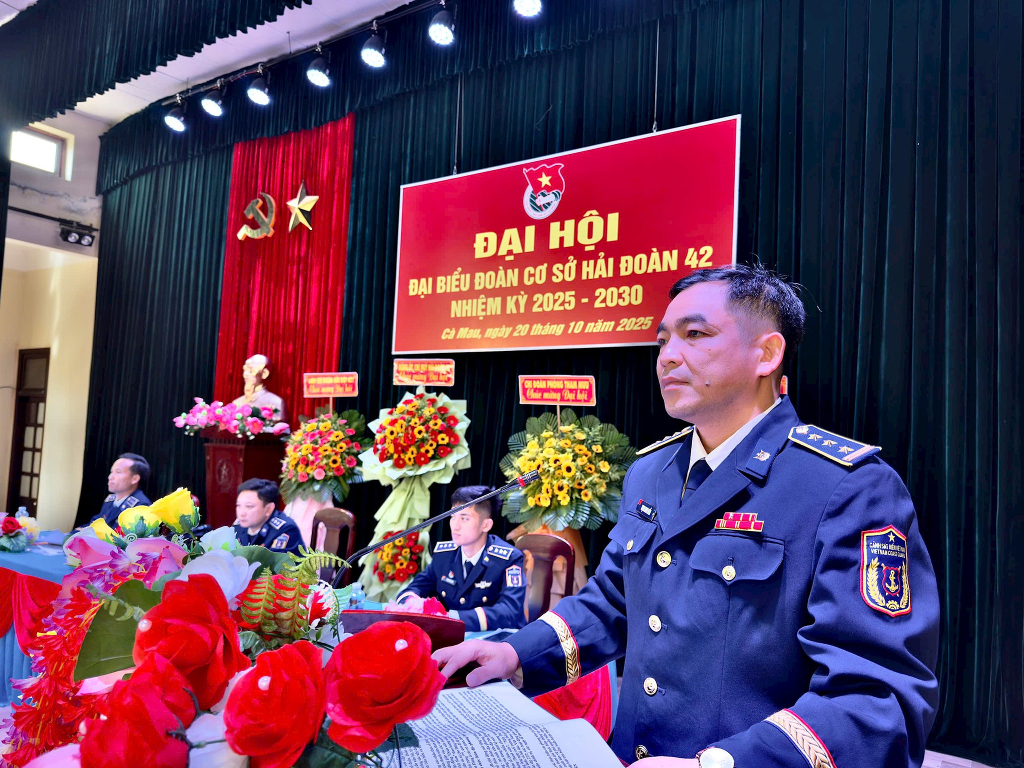 5.-dong-chi-thuong-ta-trinh-minh-hien-bi-thu-dang-uy-chinh-uy-hai-doan-42-phat-bieu-chi-dao-dai-hoi.jpg