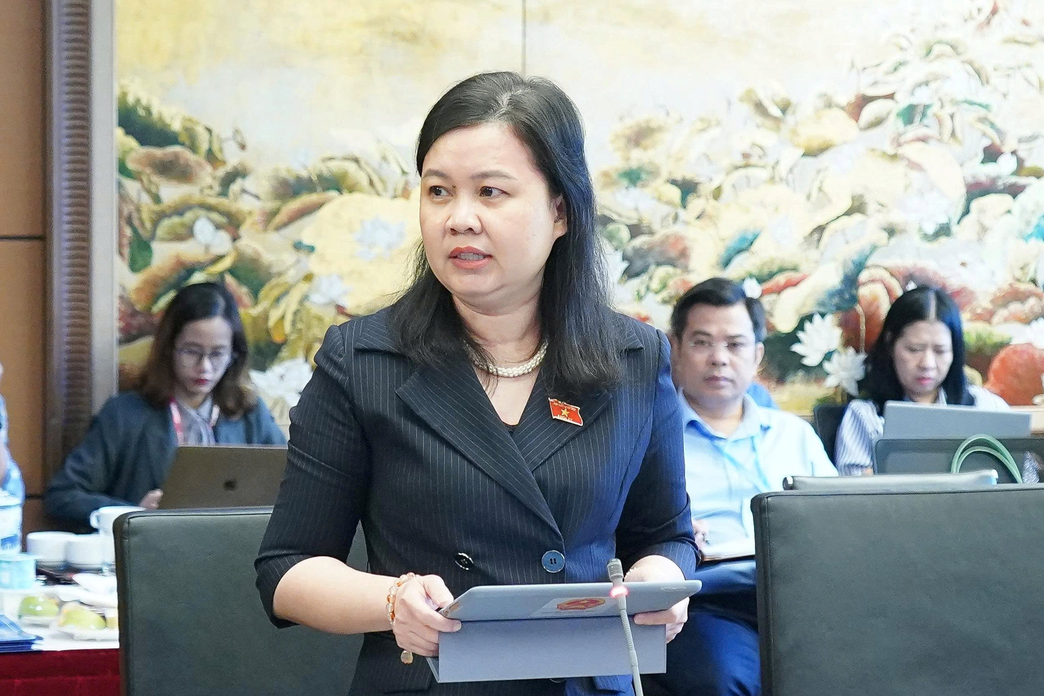 nguyen-phuong-thuy.jpg