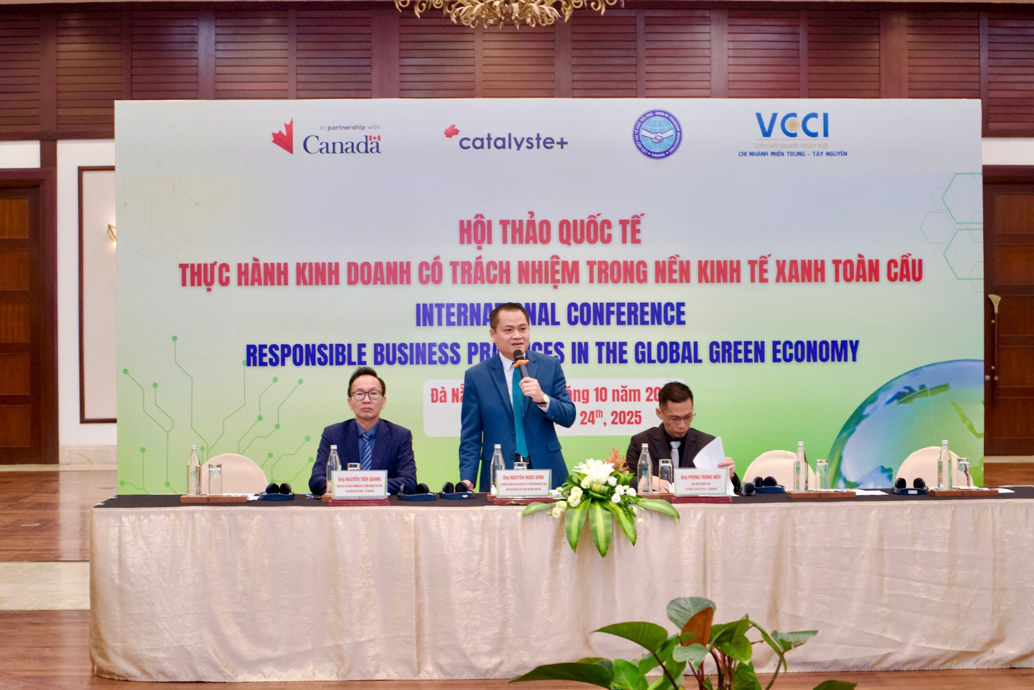 24-10-hoi-thao13.jpg