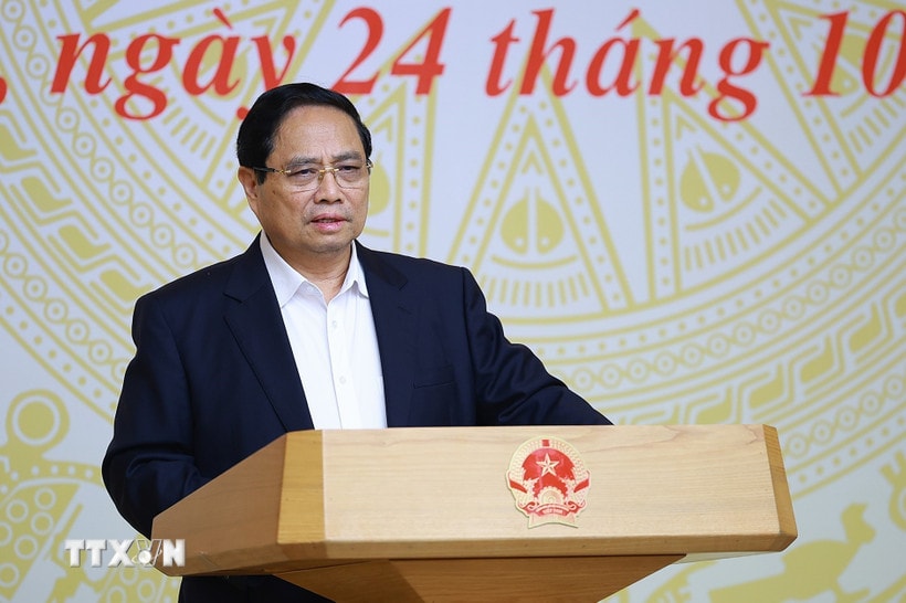 Thủ tướng Phạm Minh Chính làm việc về các giải pháp “phát triển đột phá nhà ở xã hội”. (Ảnh: Dương Giang/TTXVN)