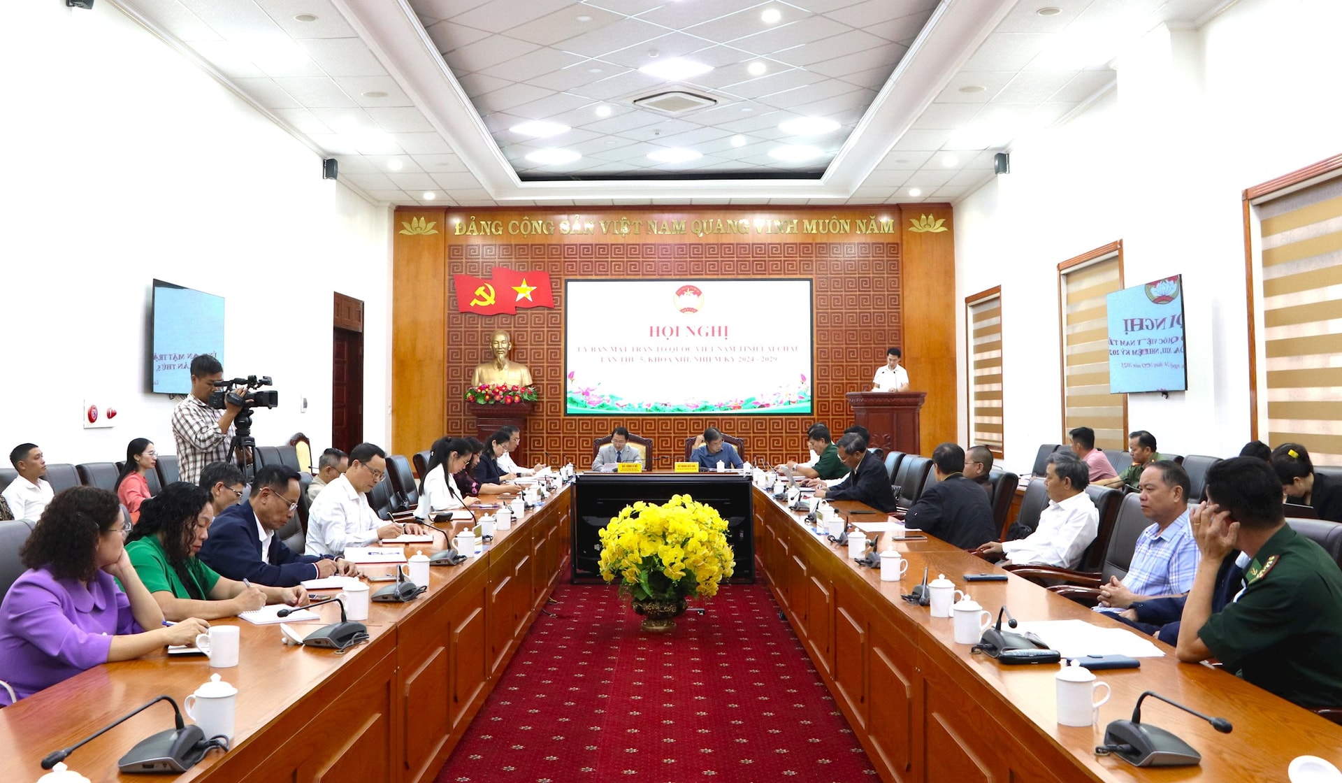 quang-canh-hoi-nghi.jpg