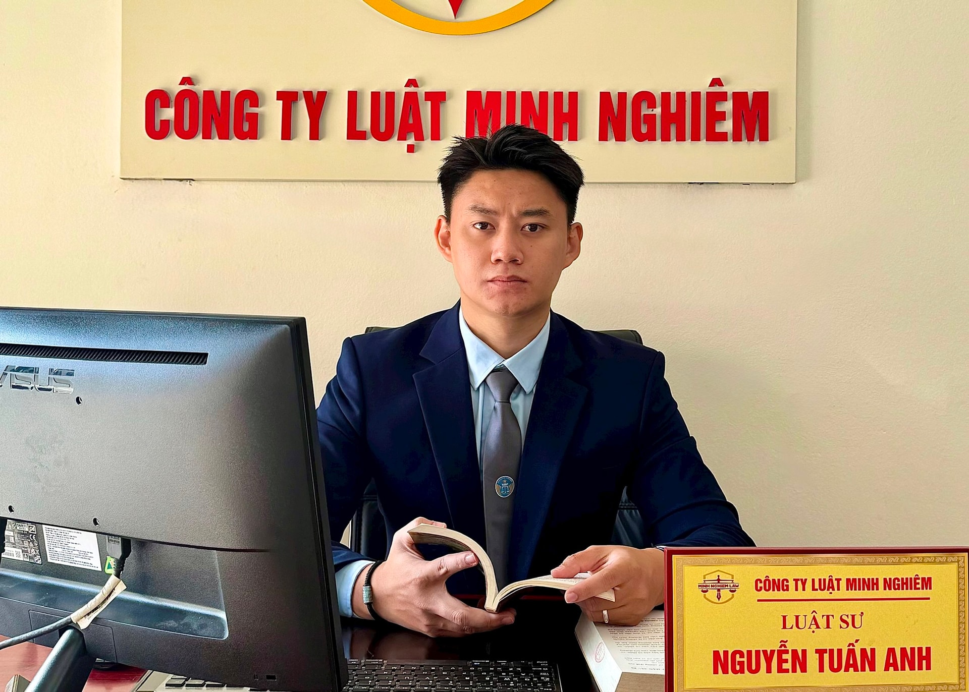 luat-su.jpg