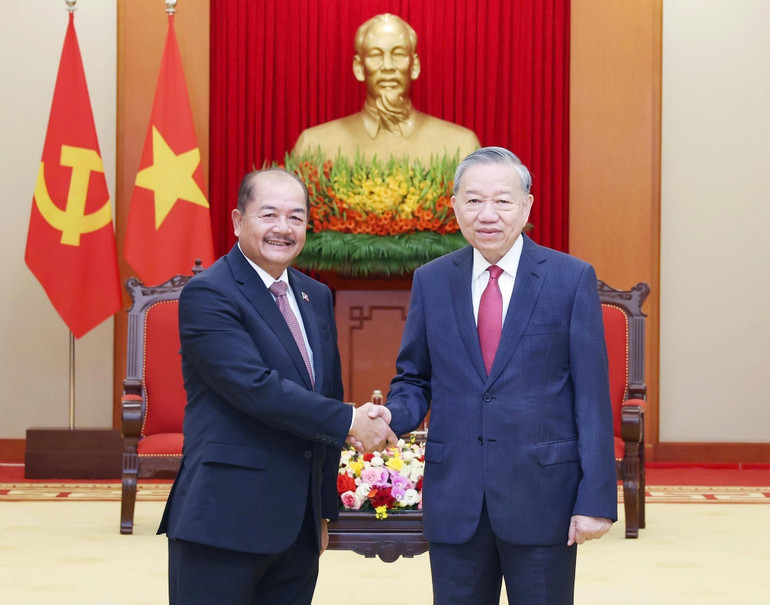 Tổng Bí thư Tô Lâm tiếp đồng chí Kikeo Khaykhamphithoune, Ủy viên Bộ Chính trị, Phó Thủ tướng Chính phủ Lào. (Ảnh: TTXVN) image-8.jpg