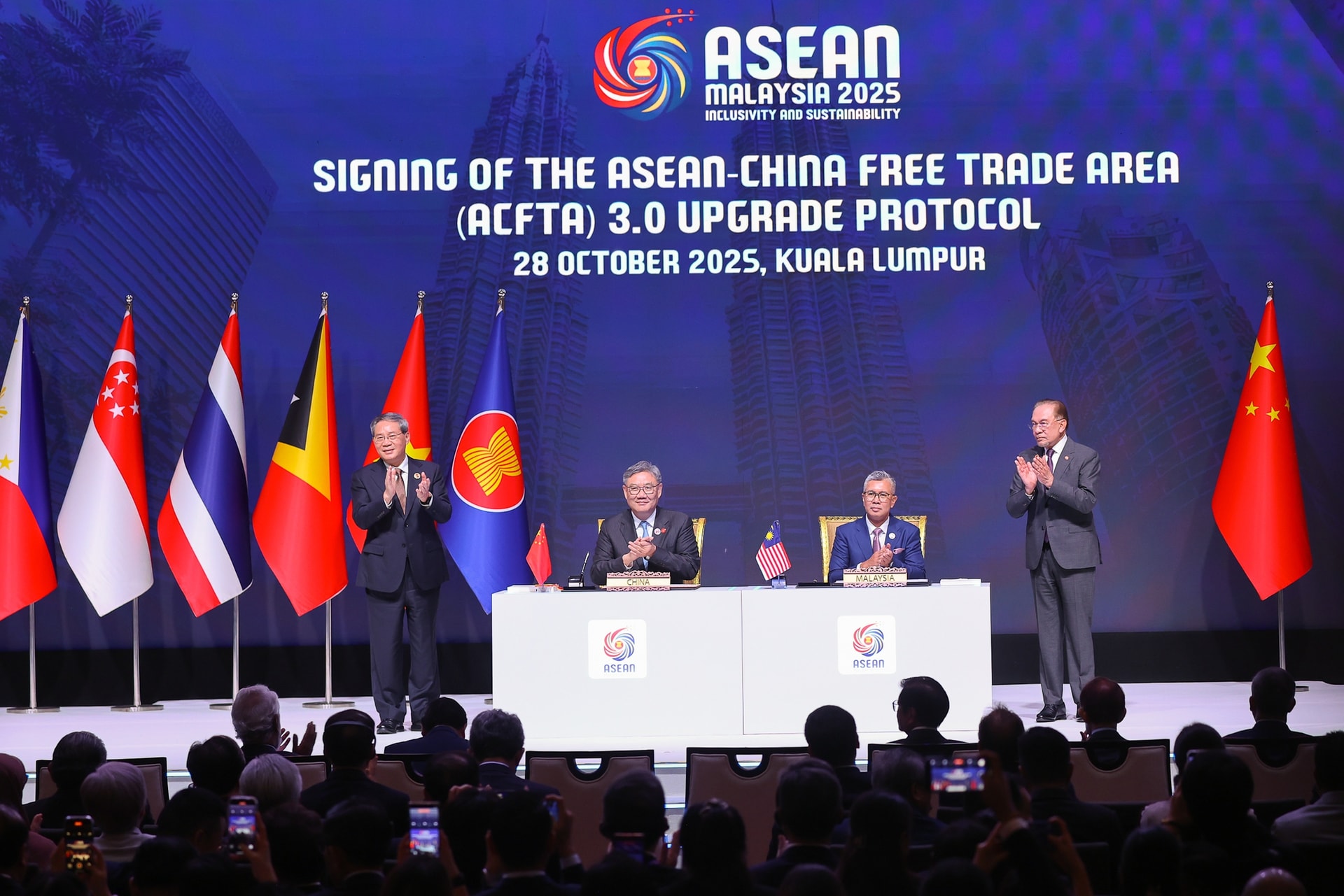 Thủ tướng đề xuất ba định hướng chiến lược tại Hội nghị Cấp cao ASEAN-Trung Quốc 28- Ảnh 5. Thủ tướng đề xuất ba định hướng chiến lược tại Hội nghị Cấp cao ASEAN-Trung Quốc 28- Ảnh 5.